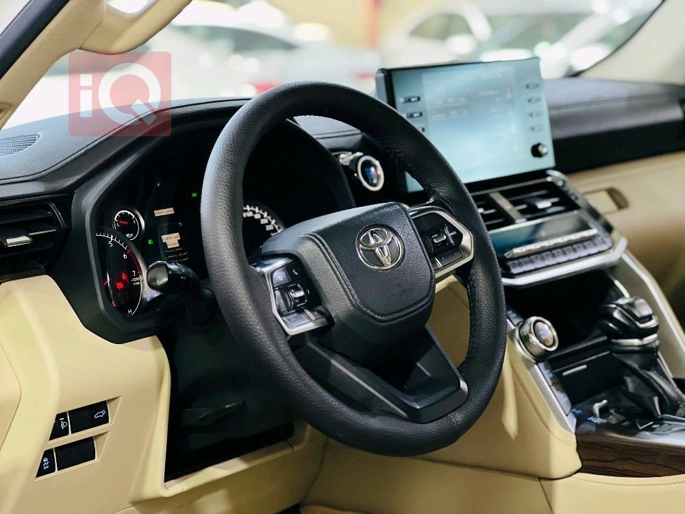 تۆیۆتا لاند کروزەر